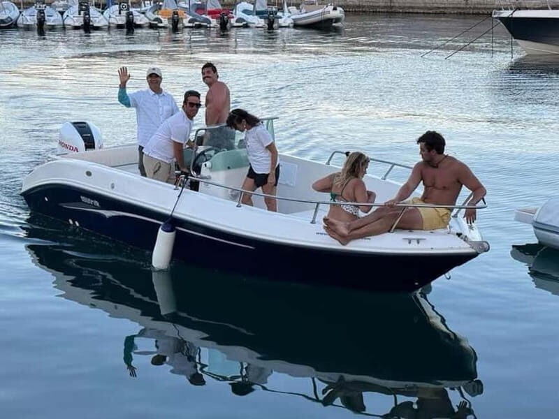 Aperitif on a boat at sunset at the Queen Cave - White Club aperitif afloat: what you actually get