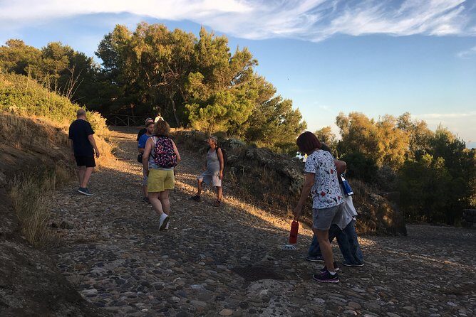 Archaeological excursion to the Rocca della Falconiera in Ustica - Via Calvario: wars, confinement, and why Ustica mattered to big names
