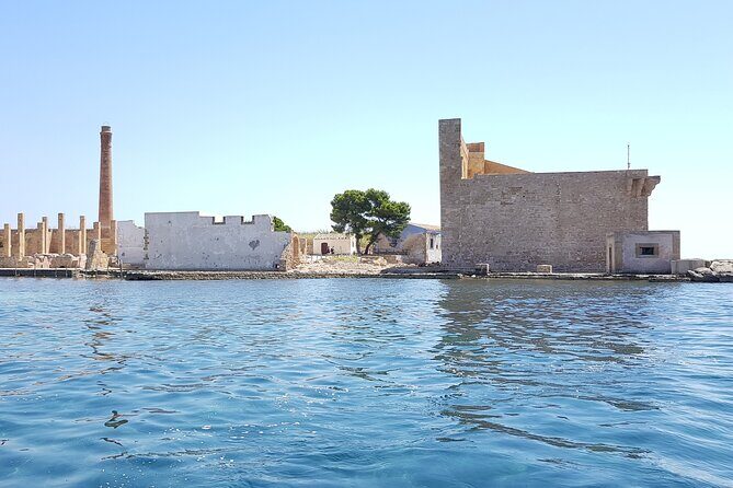 Avola: Vendicari Capopassero Group Boat Tour and Aperitif - Vendicari Nature Reserve: tuna fishery remains and a beach behind the island