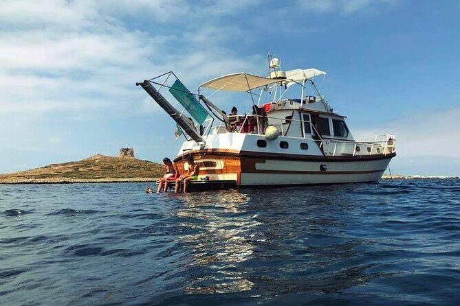 Boat excursion from Palermo with aperitif and wine - Mondello Beach and snorkel time: the easy win