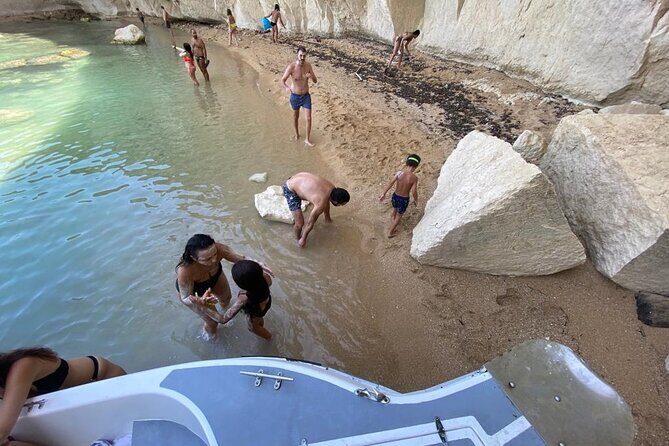 Boat tour in Pillirina, sea caves and Ortigia and prosecco - Snorkeling Setup: Masks Included, Tube Not
