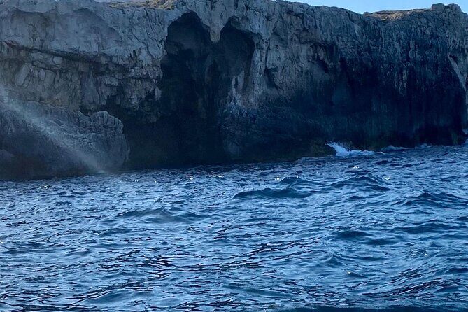 Boat tour of Ortigia Island and sea caves - Captain and guide factor: English explanations (and how to handle soft voices)