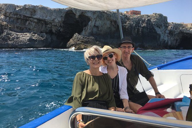 Boat tour of Ortigia Island and sea caves - Small boat comfort and what “choppy” can mean