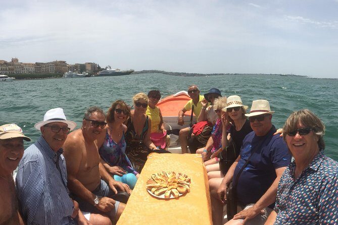 Boat tour of Ortigia Island and sea caves - The 1-hour route: circumnavigation and sea-level sightlines