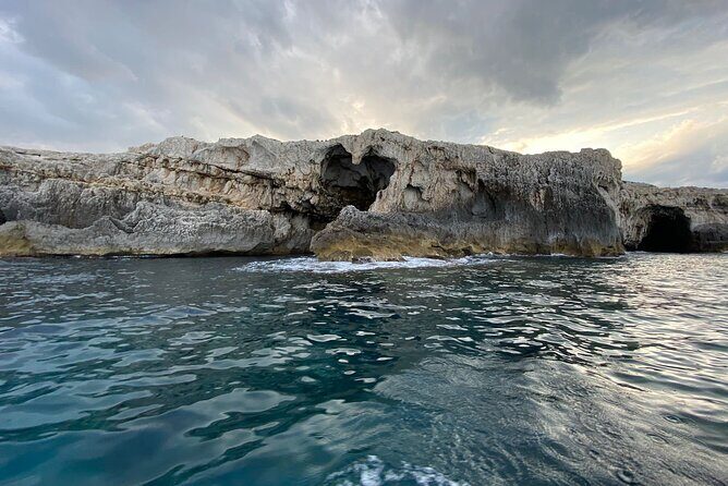 Boat tour Ortigia and Syracuse sea caves - A one-hour route that actually saves your time in Syracuse