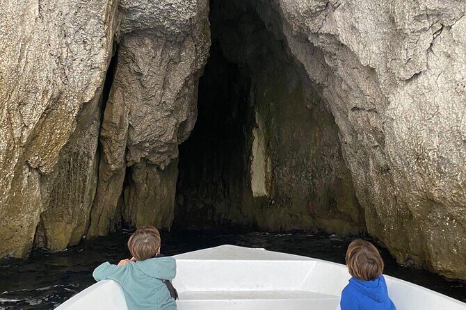 Boat tour Pillirina, sea caves Syracuse and Ortigia - Pillirina beach and the Plemmirio protected marine area entrance
