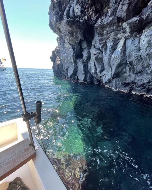 BOAT TOUR WITH APERITIF ON BOARD IN THE CYCLOPS ISLANDS - Sunset boat time at Aci Trezza: why this 2-hour format works