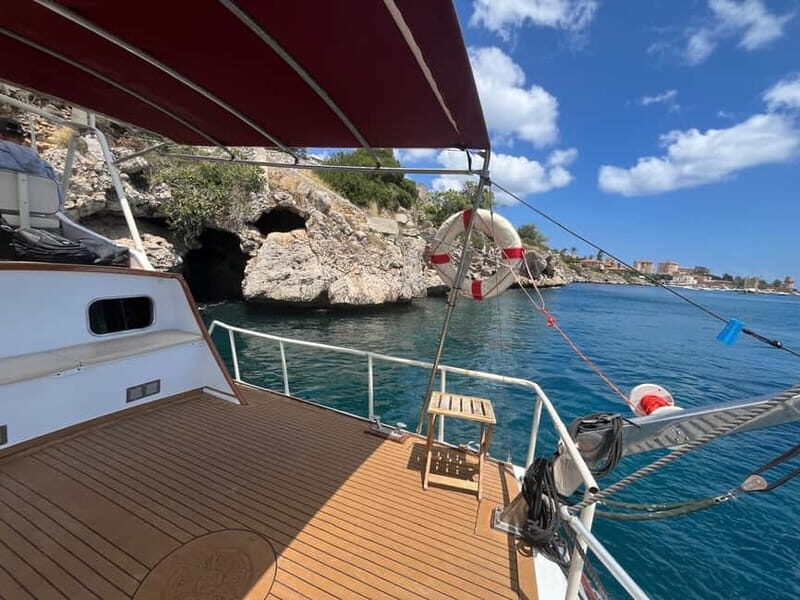 Boat trip Palermo - The 1-hour yacht cruise: how you’ll see the coastline differently