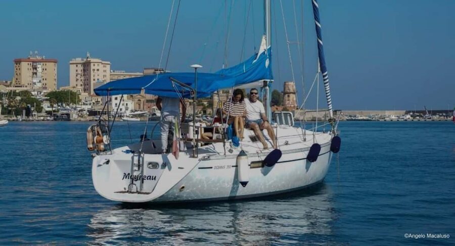 Boat trip Palermo - Queen’s Caves: scenic and worth the ride