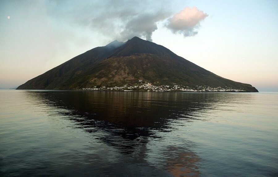 Capo d'Orlando: Mini-cruises to Lipari, Salina and Filicudi - Motonave Martina: a comfortable day afloat from Capo d’Orlando