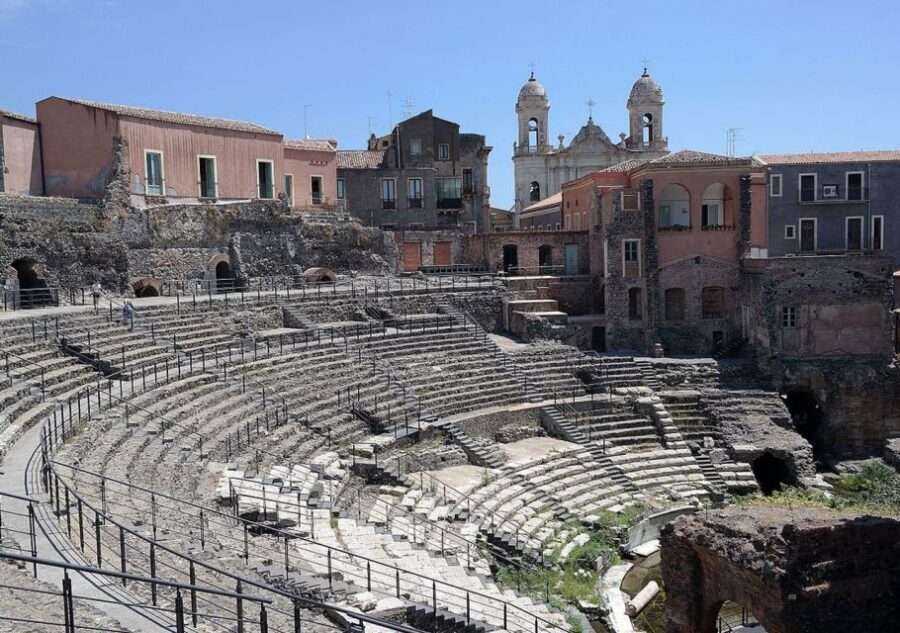 Catania: City Highlights Walking Tour - Starting at Duomo Square: the civic heart first