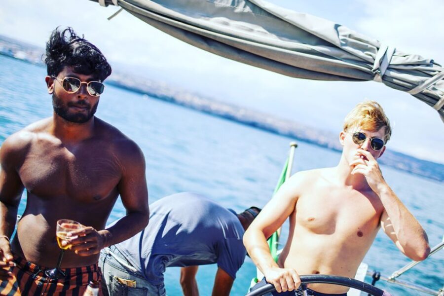 Catania: Coastline Sailing Trip with Aperitif and Prosecco - Wildlife and special moments: the crew’s style matters