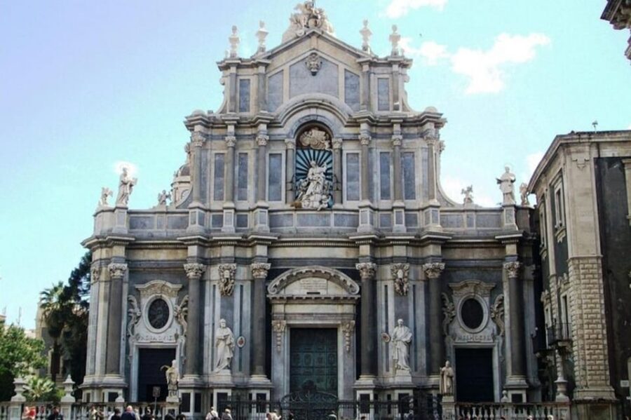 Catania Highlights Walking Tour With A Guide - Starting Options: Via Etnea vs. Duomo Square (and Why It Matters)