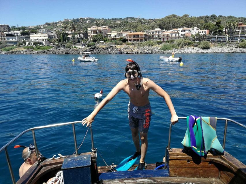 Catania, Isole Ciclopi: Snorkeling Trip - The underwater show: basalt columns, rope lava, and pillow lava