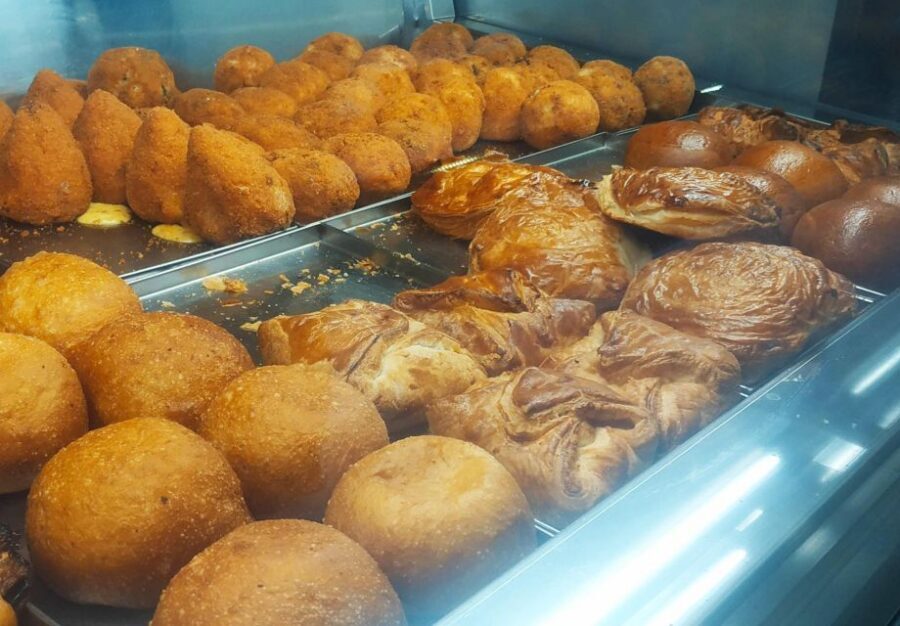 Catania Street Food Tour: Fish Market & City Centre - Guide quality: the difference between okay and excellent