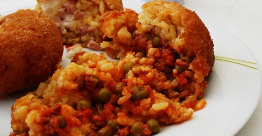 Catania: Street Food Walking Tour - Piazza del Duomo start: getting oriented fast
