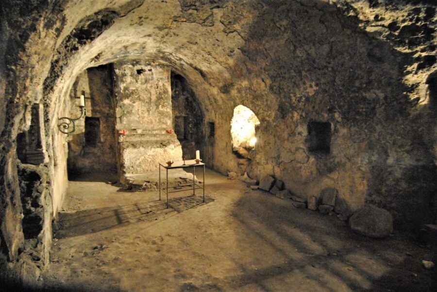 Catania: Underground and Street Food Walking Tour - Back above ground: via Etnea, palaces, late baroque churches, and the Duomo area