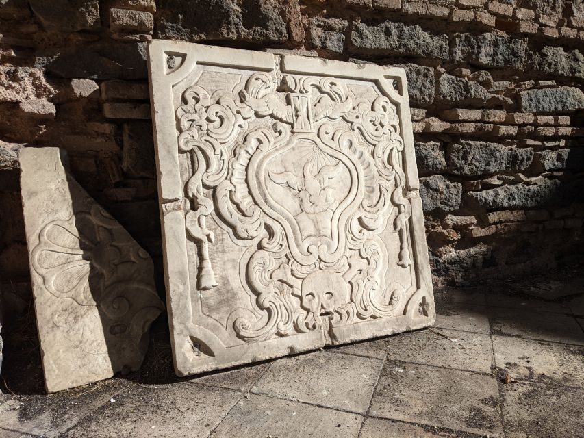 Catania: Underground and Street Food Walking Tour - The mandarino e limone kiosk moment and why it feels like local life