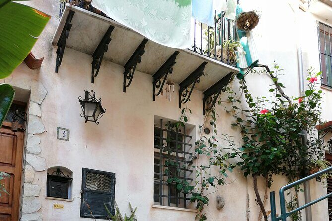 Cefalù's Food and Cultural Tour with Licensed Guide - How the pacing and group size affect your experience