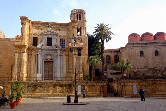 Discover Palermo - Start at Piazza Pretoria: baroque drama with a famous fountain