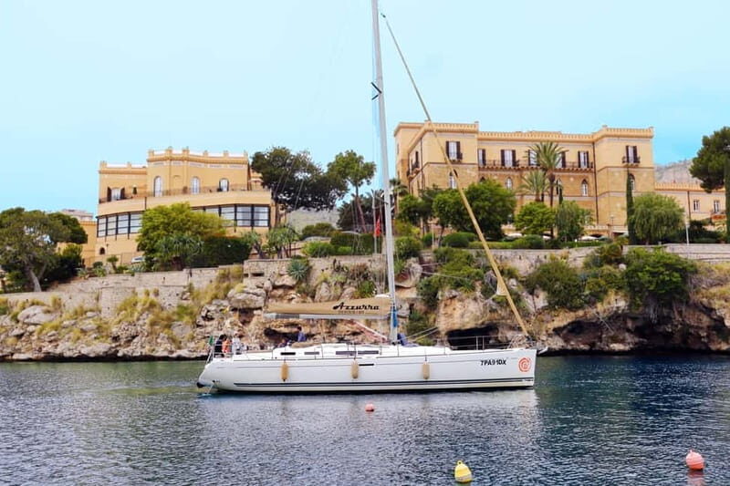 Escursione di mezza di giornata in barca a vela - Sailing power vs motor: how the experience adapts