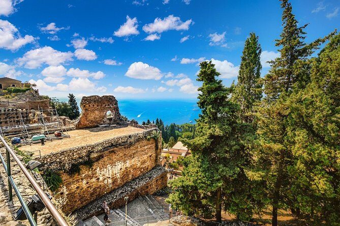 Etna and Taormina con pranzo - Transport, guide languages, and why it feels smooth