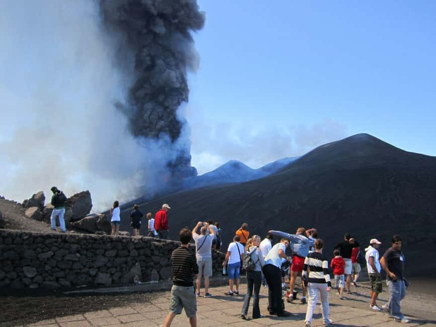 Etna: Jeep excursion and trekking suitable for everyone. Shoes and jacket provided free of charge. - The 4-hour flow: starting at Agriturismo Tenuta San Michele