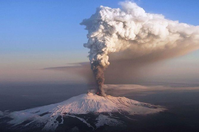 ETNA NORTH BASIC TOUR 2.000 mt - The role of the guide: why good narration matters on Etna