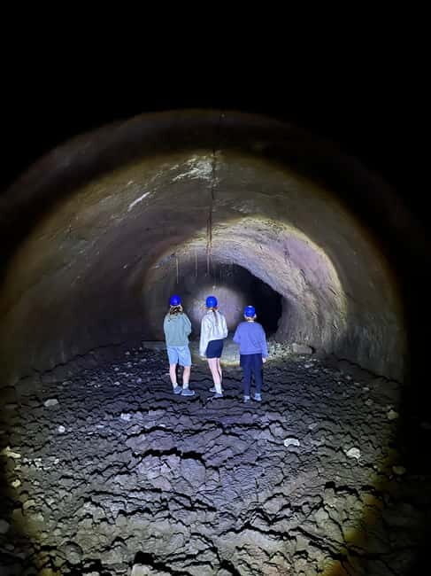 ETNA: TOUR GUIDATO DELL'ETNA CON PRELIEVO DA CATANIA - Grotta dei Tre Livelli cave: helmets and torch for a true lava cave feel