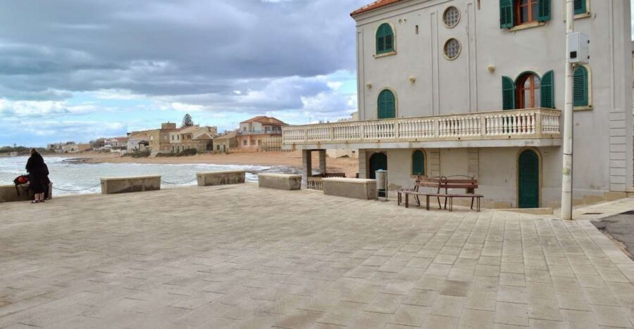 From Catania: Inspector Montalbano Day Tour with Audio Guide - Meet near Catania’s Duomo Square (and what to look for)