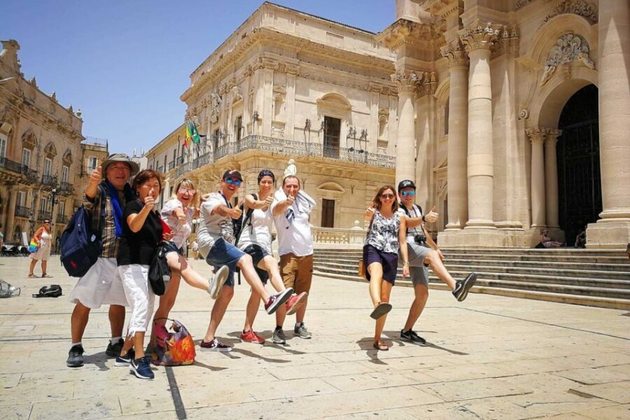 From Catania: Neapolis of Syracuse, Ortygia, and Noto Tour - Ortigia Island: Arethusa fountain and the Duomo piazza in golden light