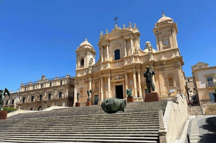 |FROM CATANIA|Tour of Siracusa, Ortigia, Noto [PRIVATE TOUR] - Pickup in Catania and the private Jeep/SUV pace