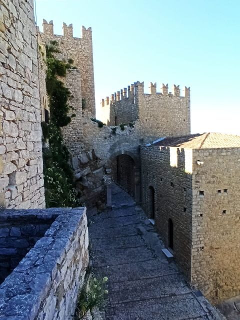 From Palermo: Medieval castle tour of Caccamo and Cefalù. - Palermo to the Madonie coast: how the day actually flows