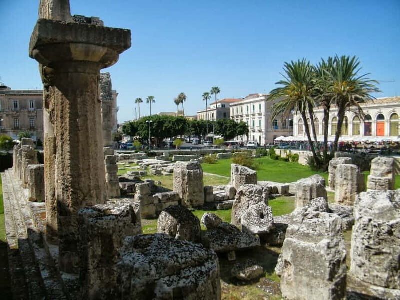 From Taormina: Full-Day Guided Tour of Syracuse - Guides and on-bus experience: what makes the day feel smooth