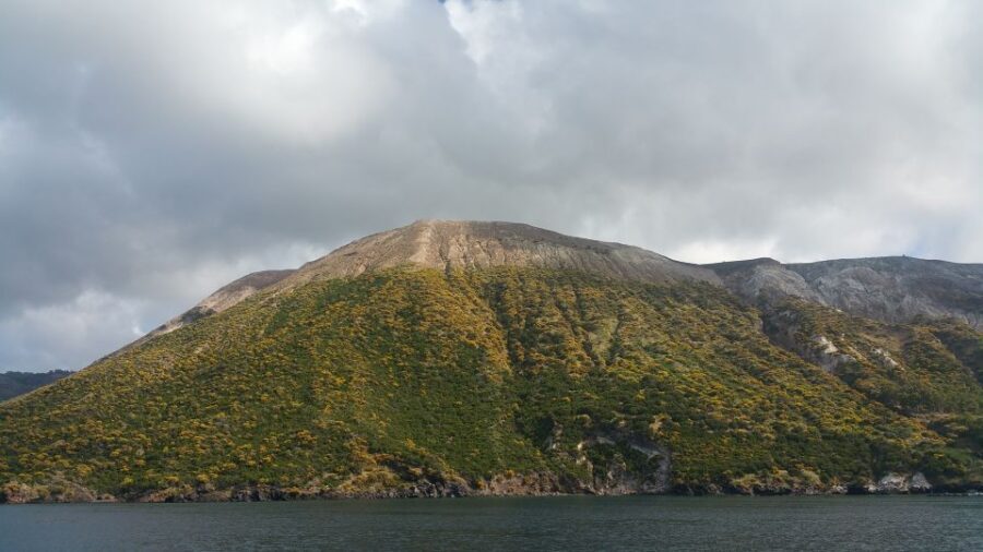 From Taormina: Lipari and Vulcano Mini Cruise Aeolian Tour - The Boat Ride Out: Turquoise Water and First Views of Lipari