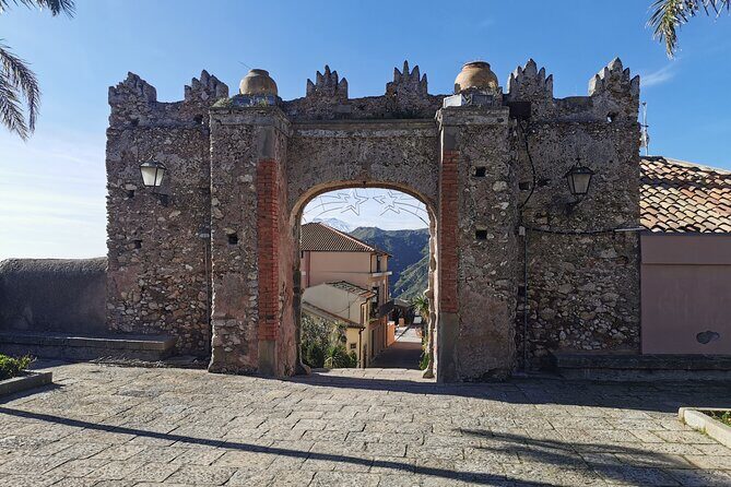 Godfather tour Sicily: Savoca-Forza d’Agrò - Chiesa Santissima Trinita: XV-Century Details and Restoration Clues