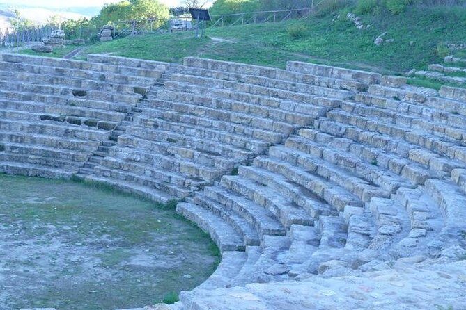 Guided Tour in Morgantina. Visit Morgantina. - The guide experience in plain terms (Philippa’s impact)
