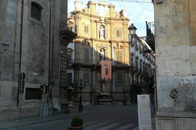 Guided tour of the historic center Palermo - Meeting at Quattro Canti and what “small group” really changes
