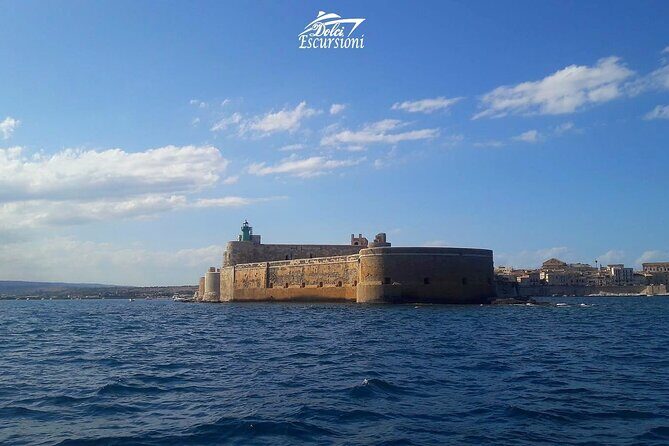 Half Day Boat Tour on the Syracuse Coast with Lunch - Lunch on Board in Syracuse: Sicilian Comfort Food Plus Wine