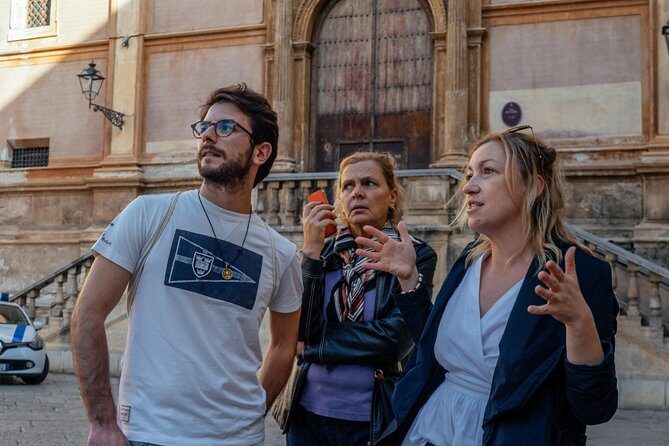 Highlights & Hidden Gems With Locals: Best of Palermo Private Tour - Meeting at C.so Calatafimi and building an easy start