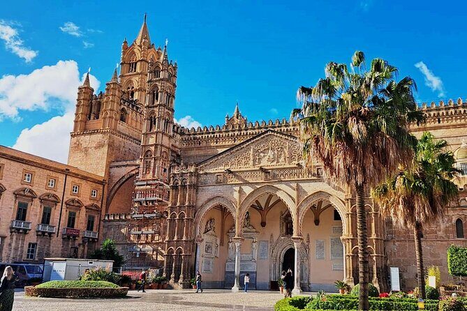 Markets and monuments: walking tour and street food in Palermo - Quattro Canti: Palermo’s octagonal crossroads center