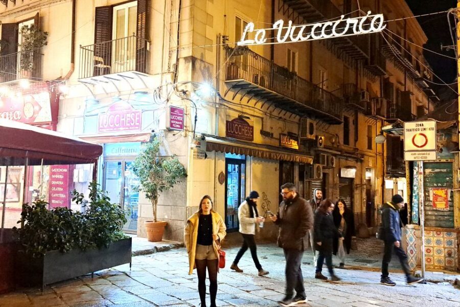 Napoli tour: alla scoperta del centro storico - Basilica of San Paolo Maggiore and the idea that the past is reused