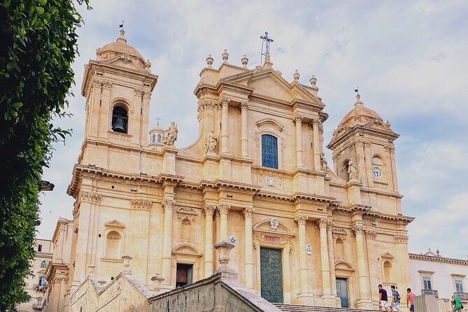 Noto Baroque Masterpieces: small-group tour (max 6 Guests) - Palazzo Nicolaci: The Facade and the Family Behind It
