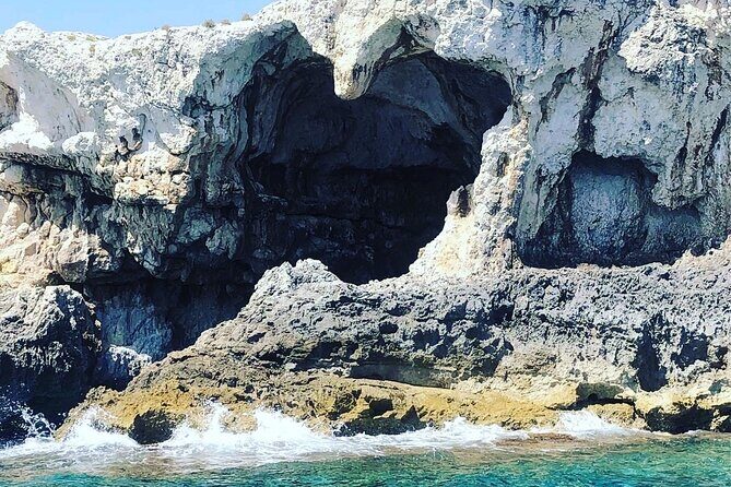 Ortigia Island and Sea Caves Boat Tour with Prosecco - Fonte Aretusa Spring Stop and the Cold-Salt Mix