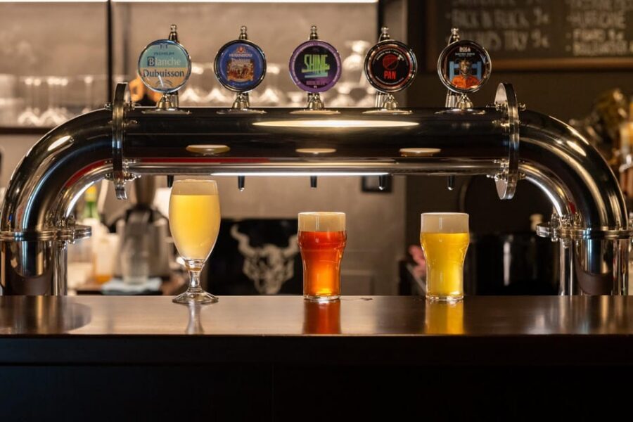 Palermo: Craft beer tasting with food samples at High Hops - What makes the staff part matter: clear explanations and hands-on tricks