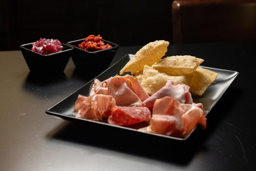 Palermo: Craft beer tasting with food samples at High Hops - The 2-hour tasting flow: three beers, one Sicilian-focused plate