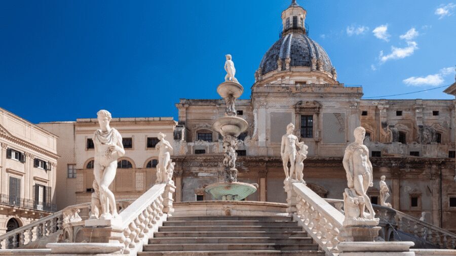 Palermo: custom tour with a local expert - Getting Your Bearings at Piazza Quattro Canti