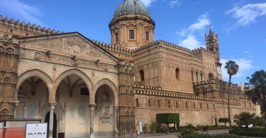 Palermo: Markets and Monuments City Center Walking Tour - Teatro Massimo: acoustics first, fancy architecture second