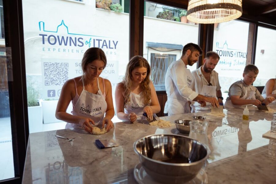 Palermo: Pizza and Gelato Cooking Class with Dinner and Wine - Getting oriented at the meeting point on Via Volturno