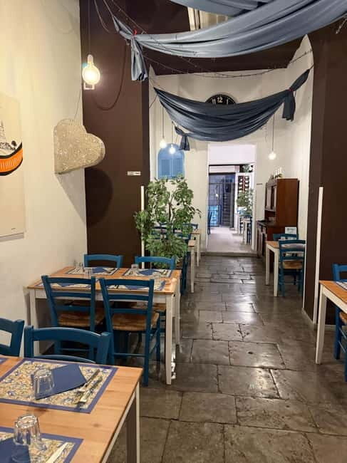 Palermo: Pizza & Tiramisu Class with Free Flowing Fine Wine - Wine and soft drinks with your homemade pizza